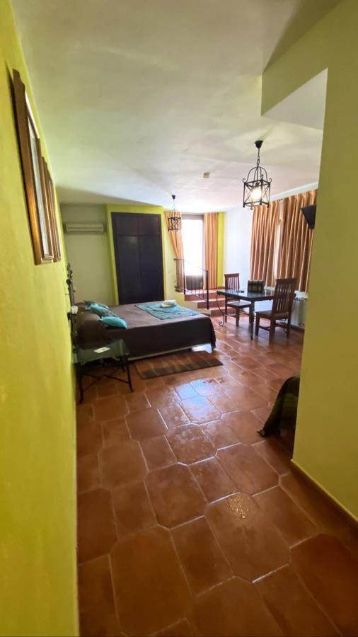 Hotel Rural La Posada De Las Cigueenas เฮเรส เด ลอส คาบาลเญรอส ภายนอก รูปภาพ