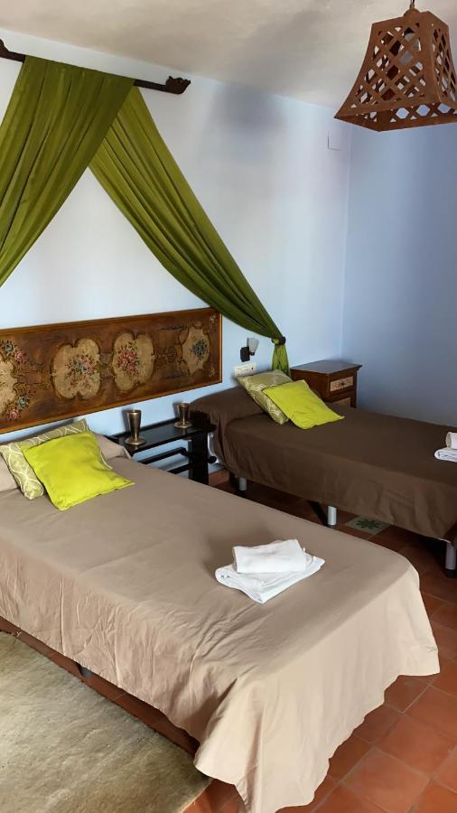 Hotel Rural La Posada De Las Cigueenas เฮเรส เด ลอส คาบาลเญรอส ภายนอก รูปภาพ