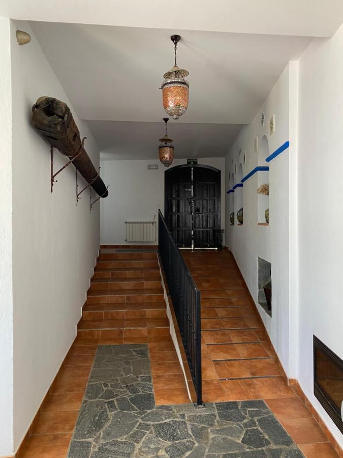 Hotel Rural La Posada De Las Cigueenas เฮเรส เด ลอส คาบาลเญรอส ภายนอก รูปภาพ