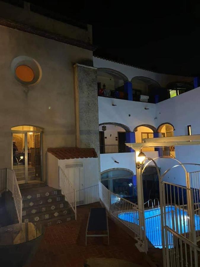 Hotel Rural La Posada De Las Cigueenas เฮเรส เด ลอส คาบาลเญรอส ภายนอก รูปภาพ