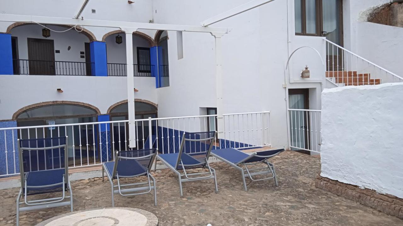 Hotel Rural La Posada De Las Cigueenas เฮเรส เด ลอส คาบาลเญรอส ภายนอก รูปภาพ