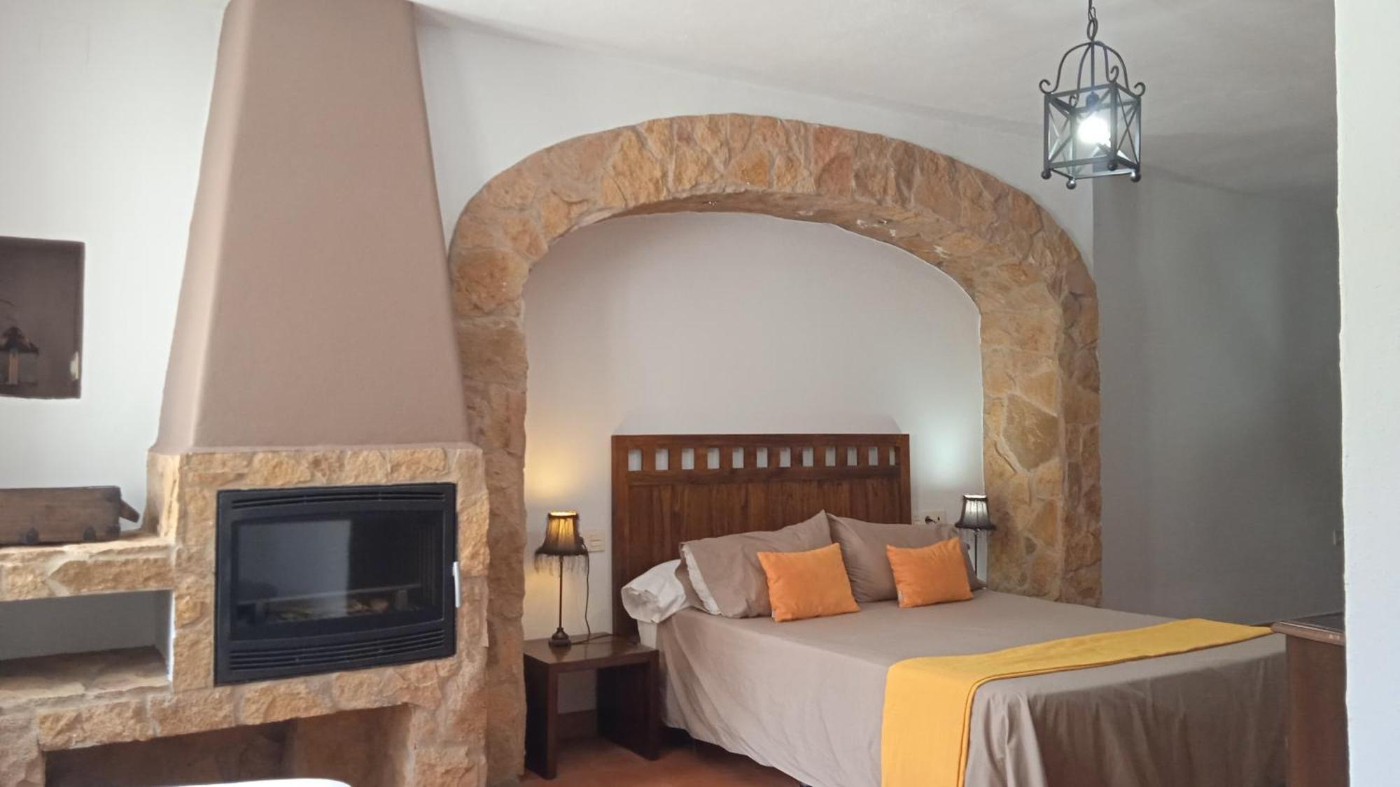Hotel Rural La Posada De Las Cigueenas เฮเรส เด ลอส คาบาลเญรอส ภายนอก รูปภาพ