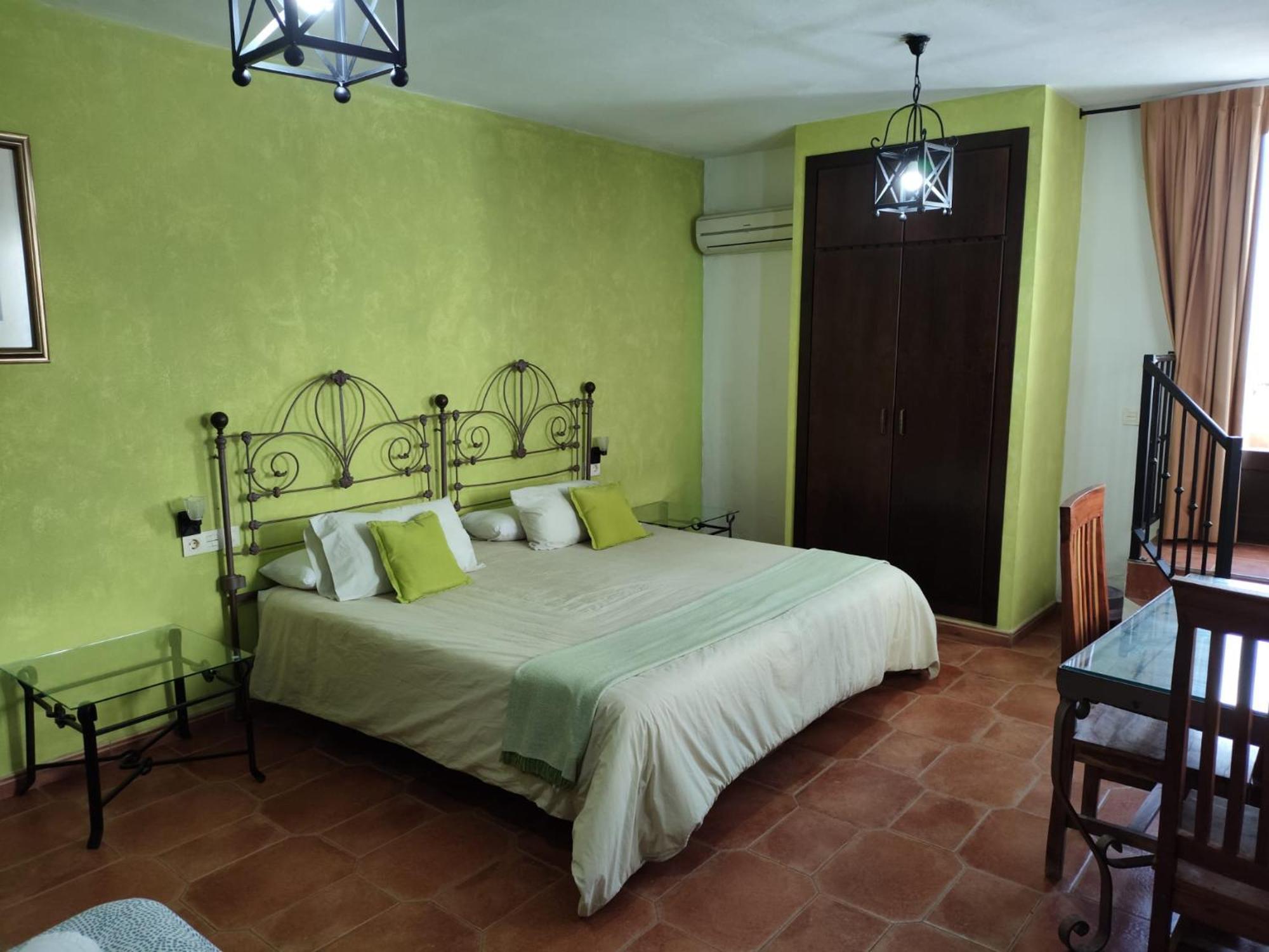 Hotel Rural La Posada De Las Cigueenas เฮเรส เด ลอส คาบาลเญรอส ภายนอก รูปภาพ